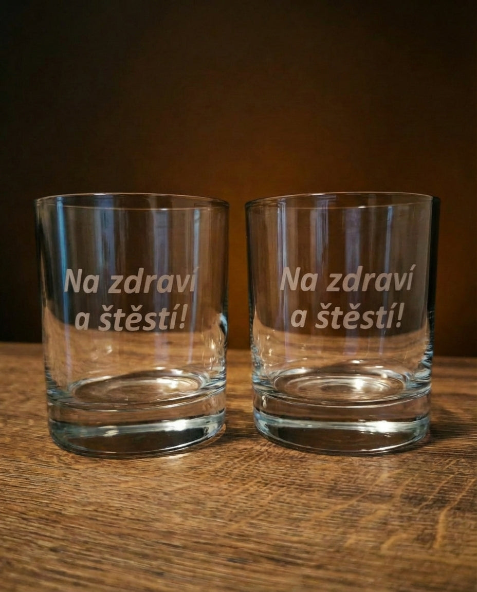 Personalizované skleněné poháry — laserová gravírovka loga, jména nebo motivu na sklo