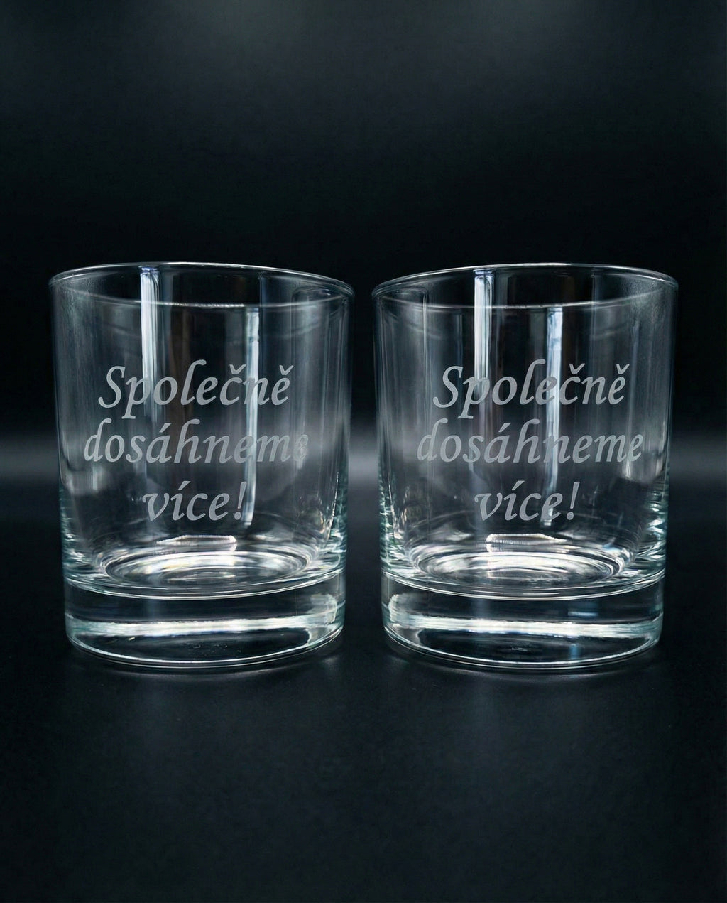 Personalizované skleněné poháry — laserová gravírovka loga, jména nebo motivu na sklo