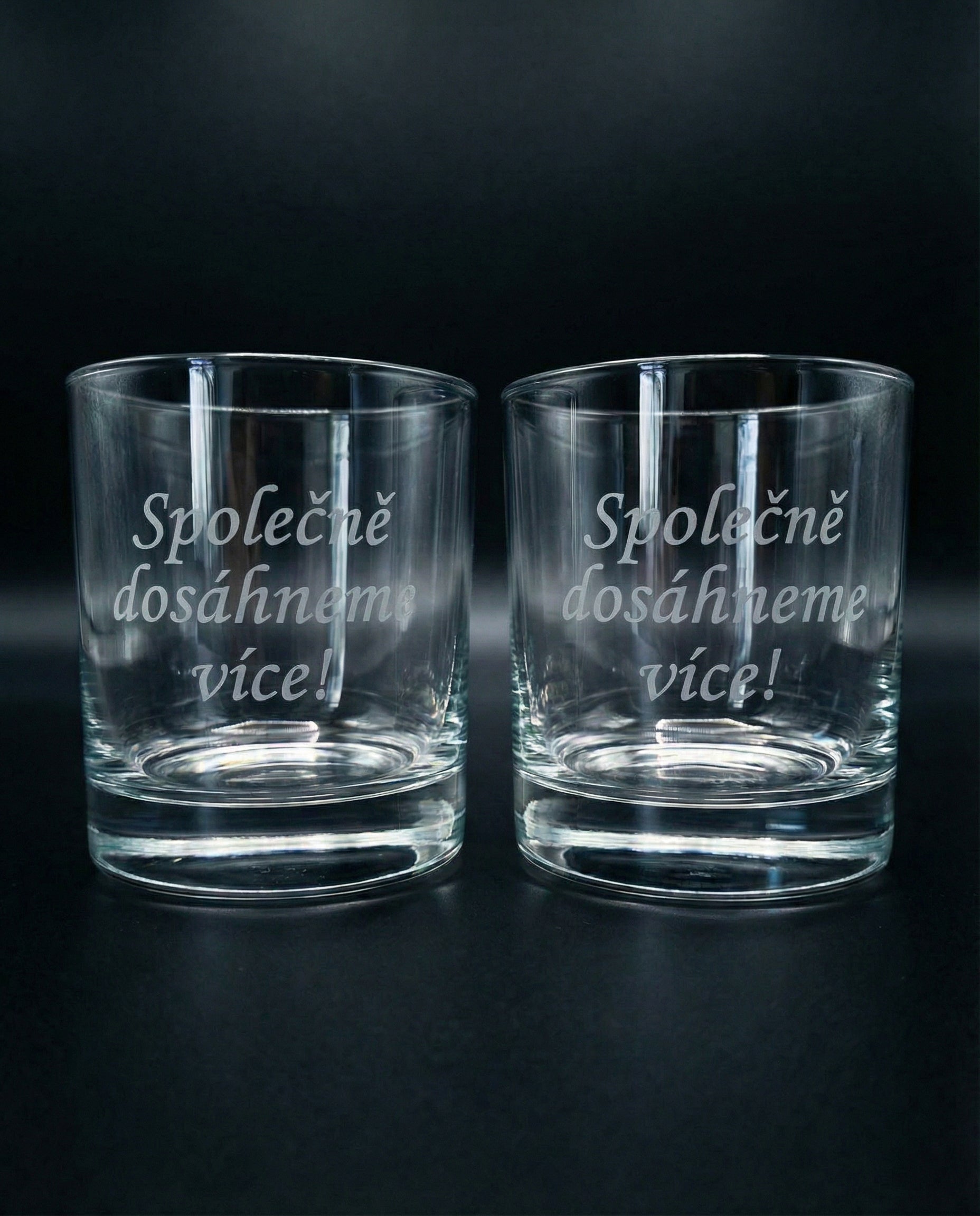 Personalizované skleněné poháry — laserová gravírovka loga, jména nebo motivu na sklo