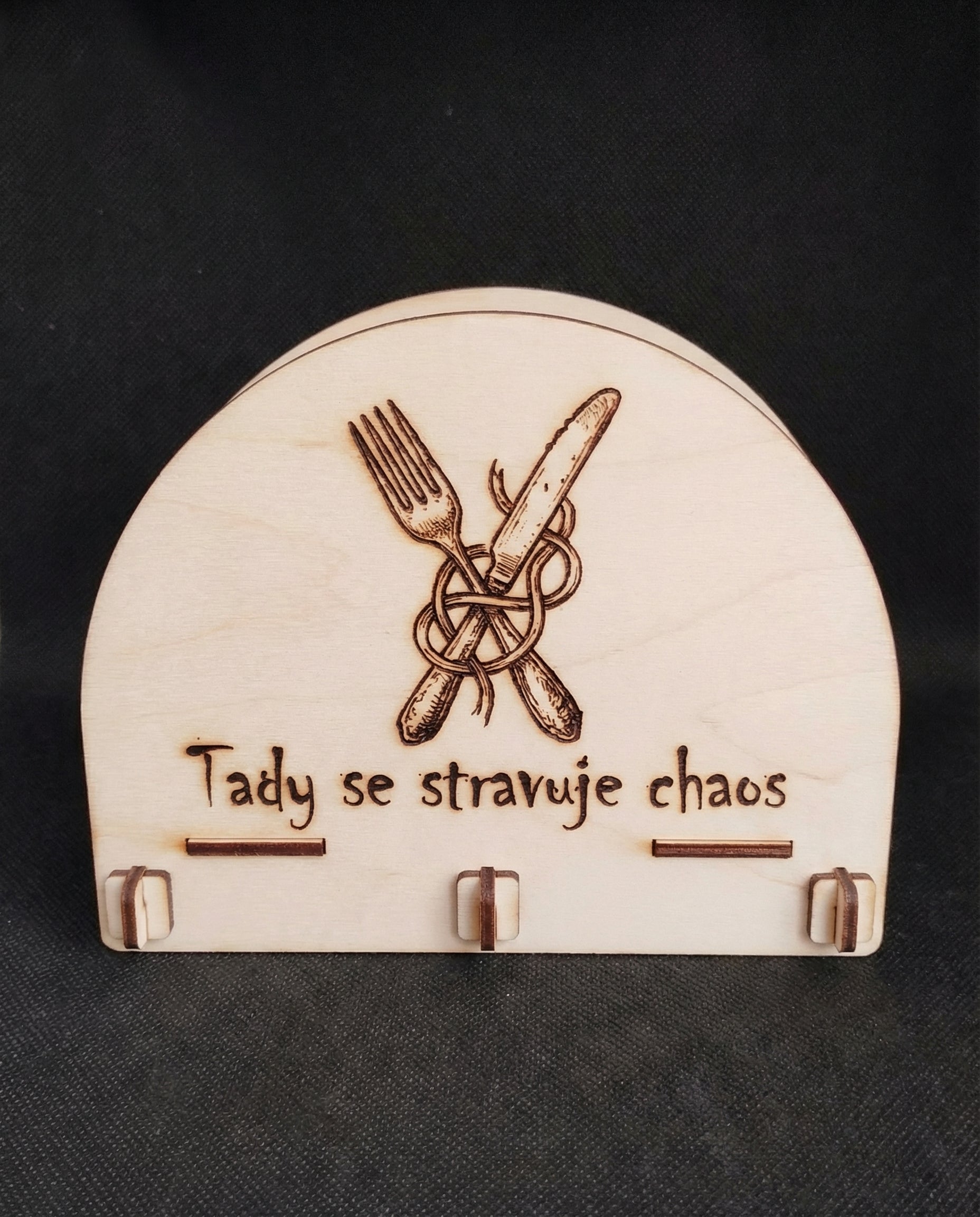 Dřevěný stojan na ubrousky s gravírováním — Personalizovaný doplněk pro restaurace a firmy | Chráněná dílna