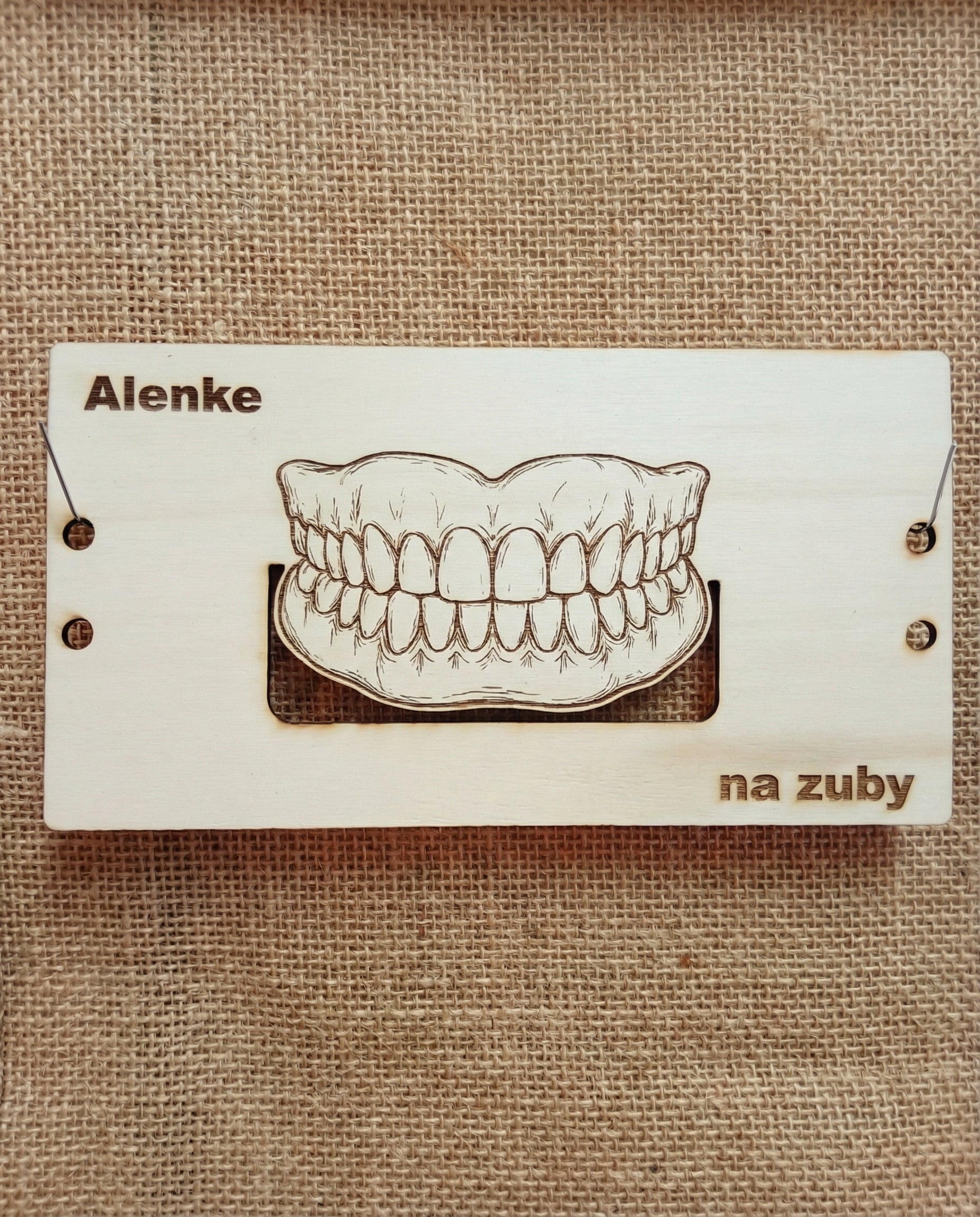 Dřevěný poukaz/držák na peníze — personalizace z vaší fotografie nebo návrhu